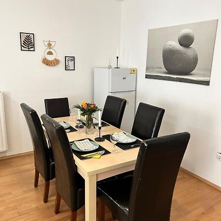 Danube Dwelling Akacfa 26 - Private Indoor Garage Appartement Boedapest Buitenkant foto