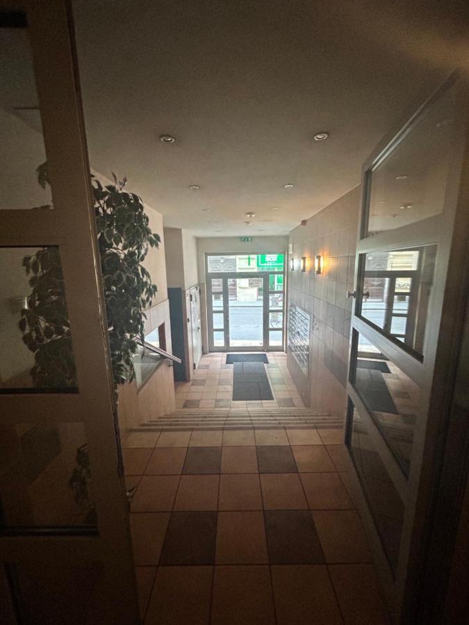 Danube Dwelling Akacfa 26 - Private Indoor Garage Appartement Boedapest Buitenkant foto
